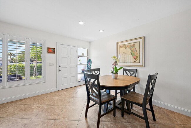 Photo - 409 Lighthouse Dr