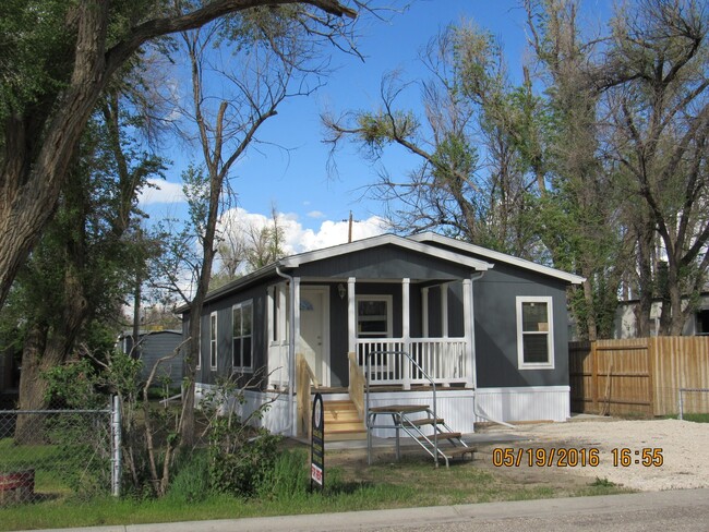 Beautiful Double Wide w/Front Deck - Beautiful Double Wide w/Front Deck Casa