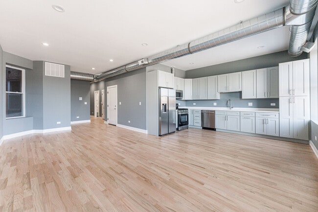 Building Photo - 2620 N Milwaukee Ave Unit 03