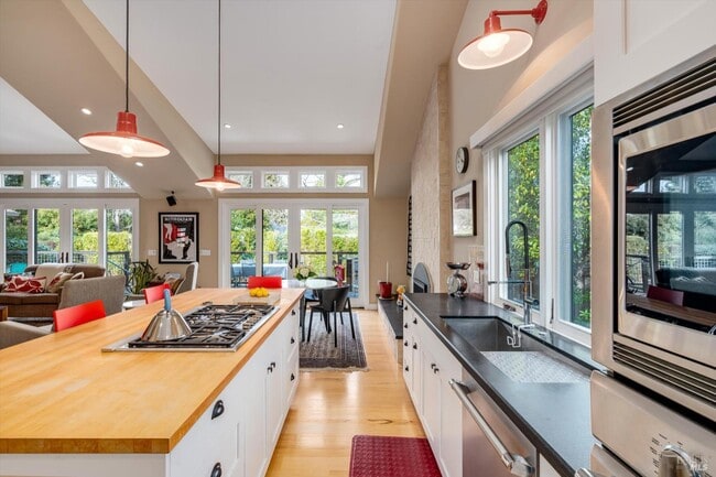 Photo - 1675 Sylvaner Ave