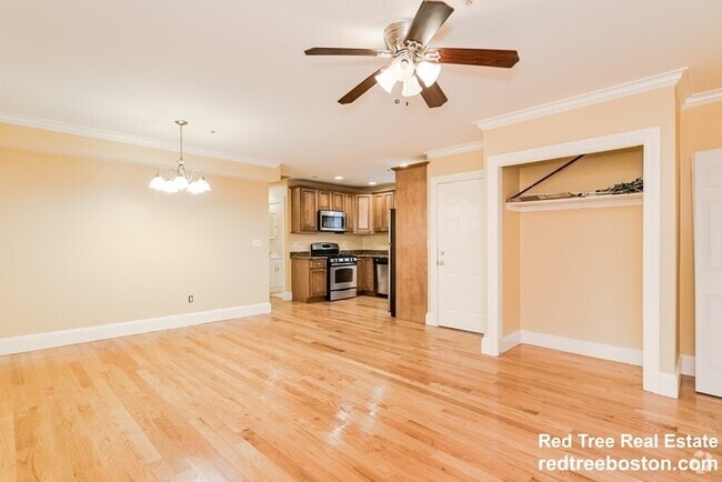 Building Photo - 164 Boylston St Unit 3 Rental