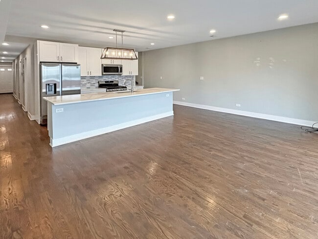 Photo - 1634 W Cermak Rd Unit 3