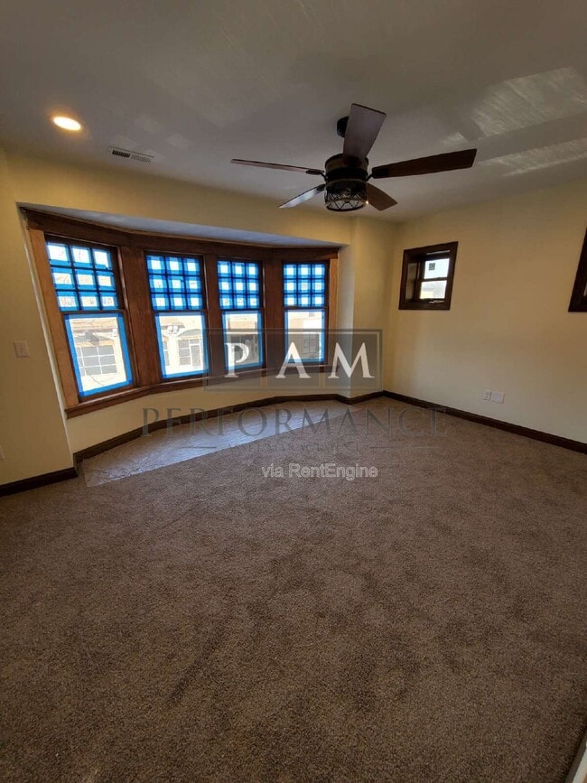 Building Photo - 5525 W North Ave Unit A