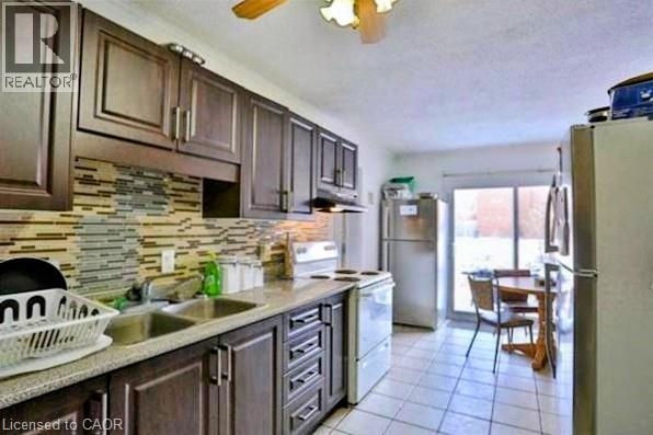 Photo - 121 University Ave E