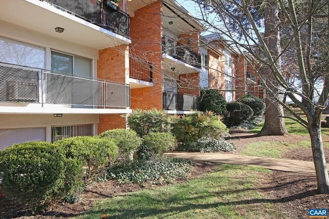 Photo - 1800 Jefferson Park Ave Unidad 2