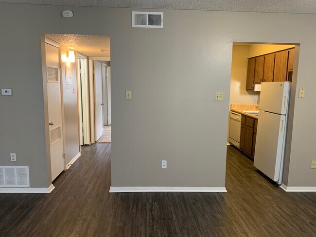 Photo - Henslee Heights Apartments