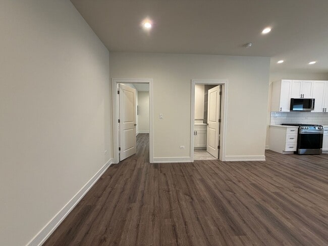 Photo - 916 W Belmont Ave Unit 916-2N