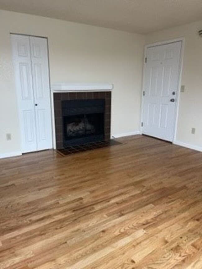 2 Bedroom, 1 Bath Condo in University Place/Tacoma!!
