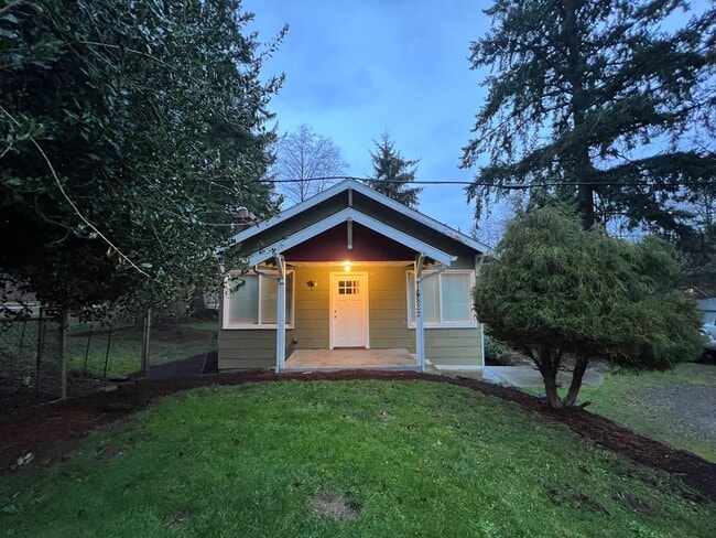 Building Photo - Spacious Two-Story Home on Private Land in the Desirable Issaquah School District