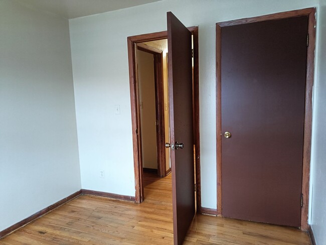 Building Photo - 7308-7312 W Mill Rd Unit 7310