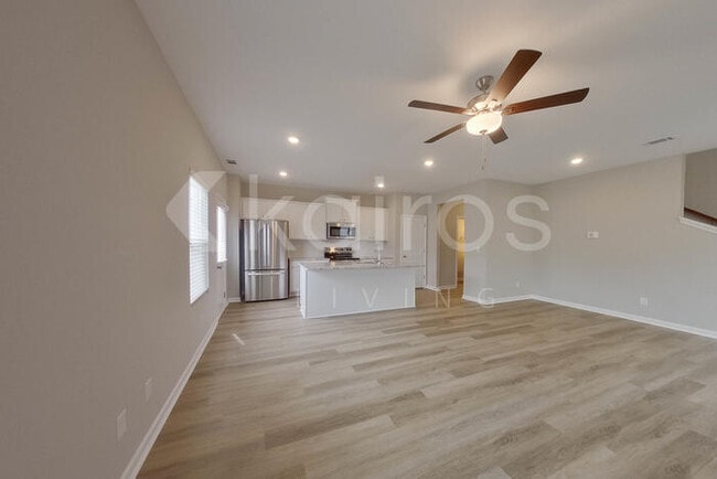 Photo - 933 Silent Barge Cv