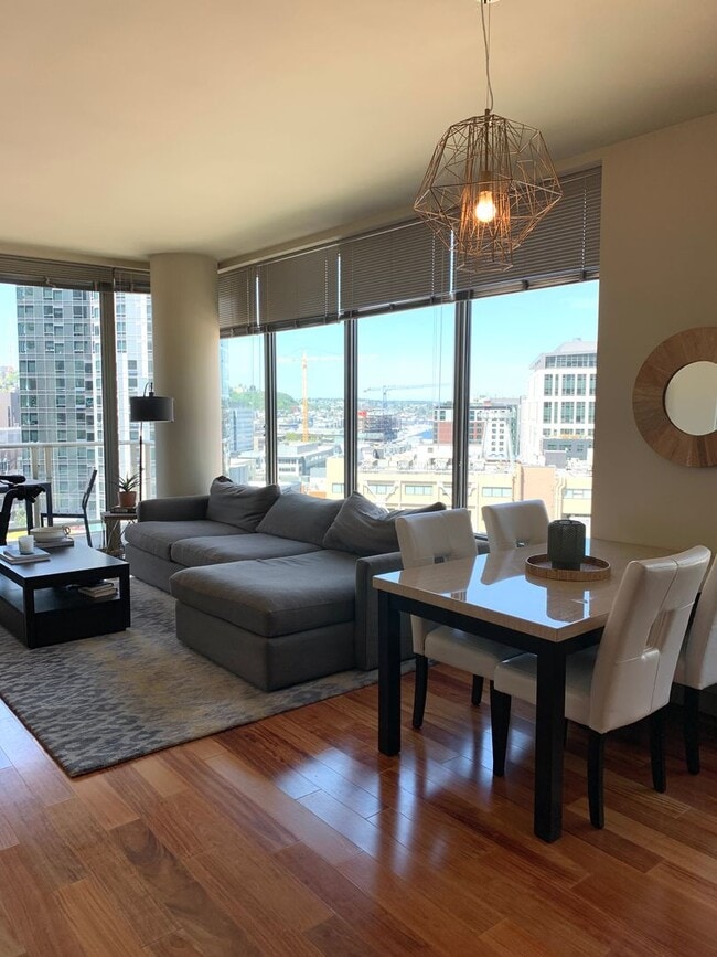 Stunning 1 Bedroom Condo in the Heart of Downtown/South Lake Union!