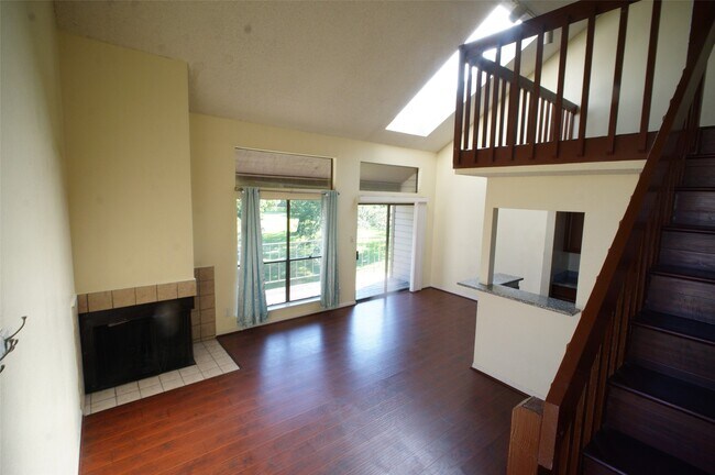 Photo - 8587 Sands Point Dr Unidad True