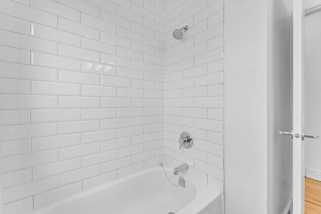 Photo - 389-401 Yonge St