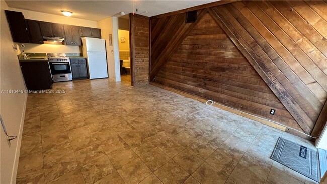 Photo - 2400 SW 42nd Ave Apartment Unit 1
