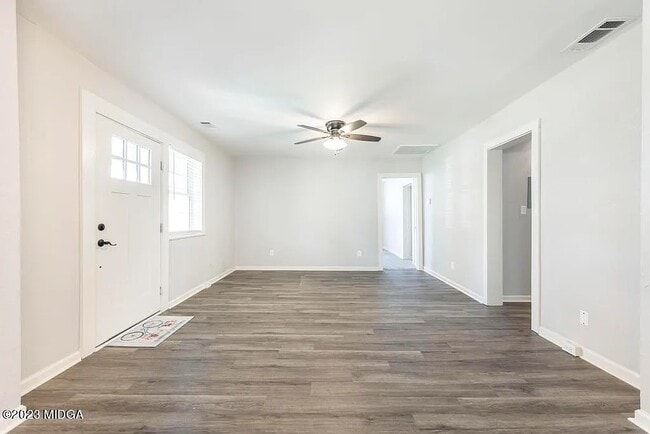 Photo - Rogers R3-office