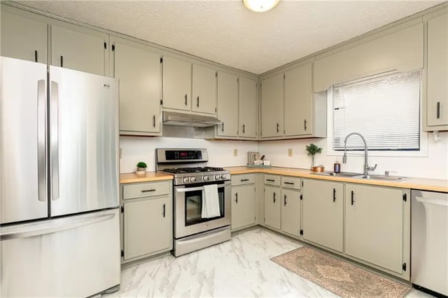 Photo - 4065 Maxanne Dr NW