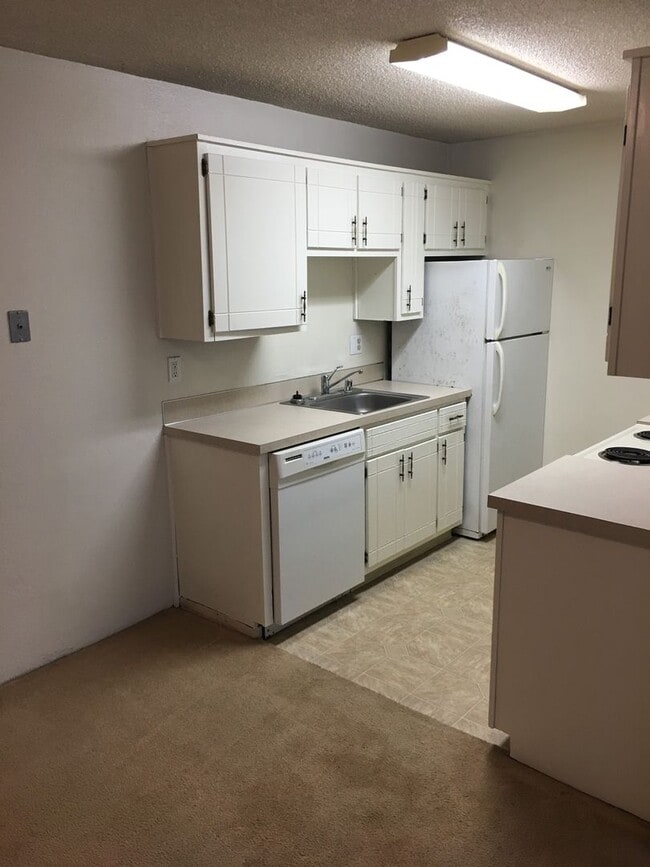 Building Photo - Newly remodeled - 2 Bed, 1 Bath apartment in downtown Port Angeles Unit 15