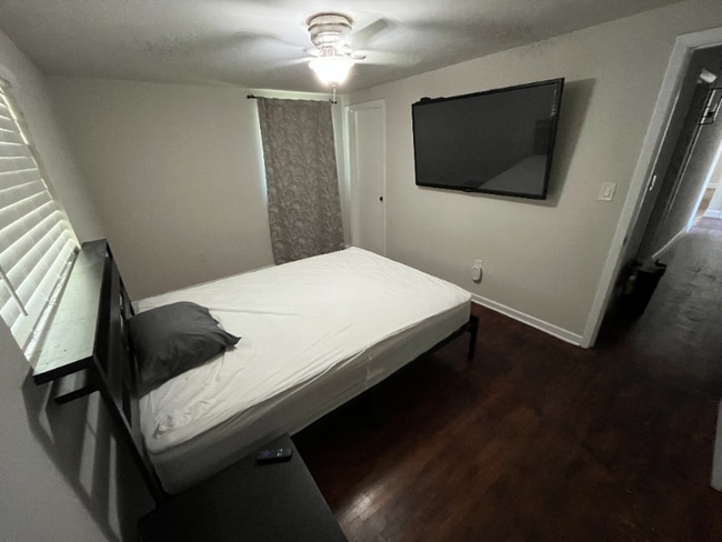 Photo - 740 Jenkins St