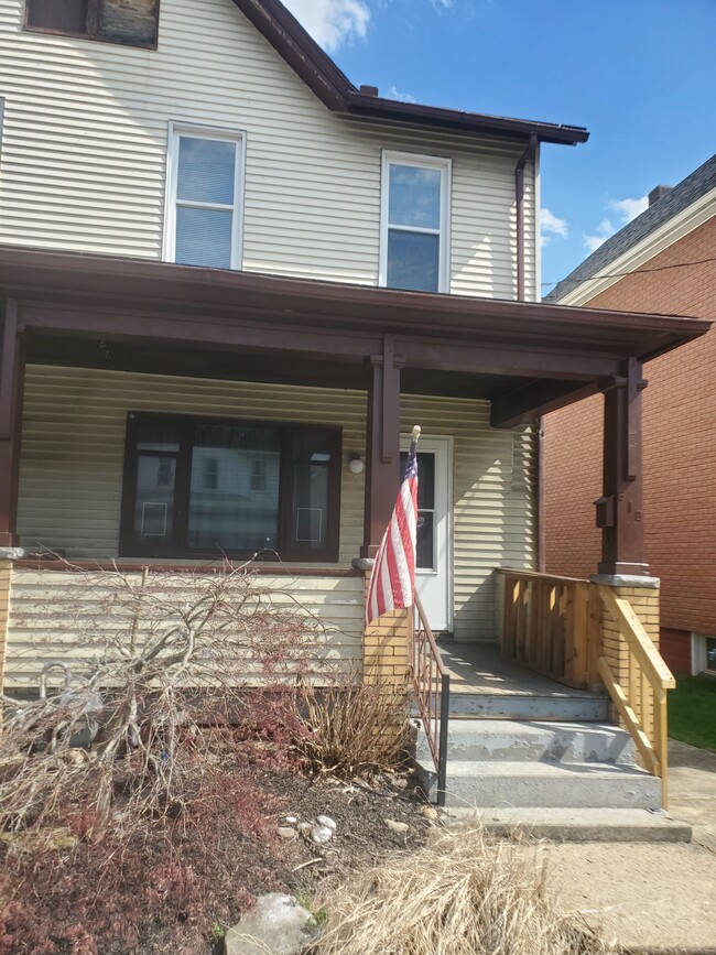 Building Photo - 610 4th Ave