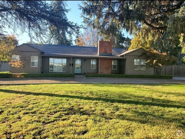 Building Photo - Charming 3-Bed, 2-Bath Home with Oversized...