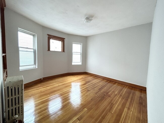 Photo - 18 Eastman St Unidad 3