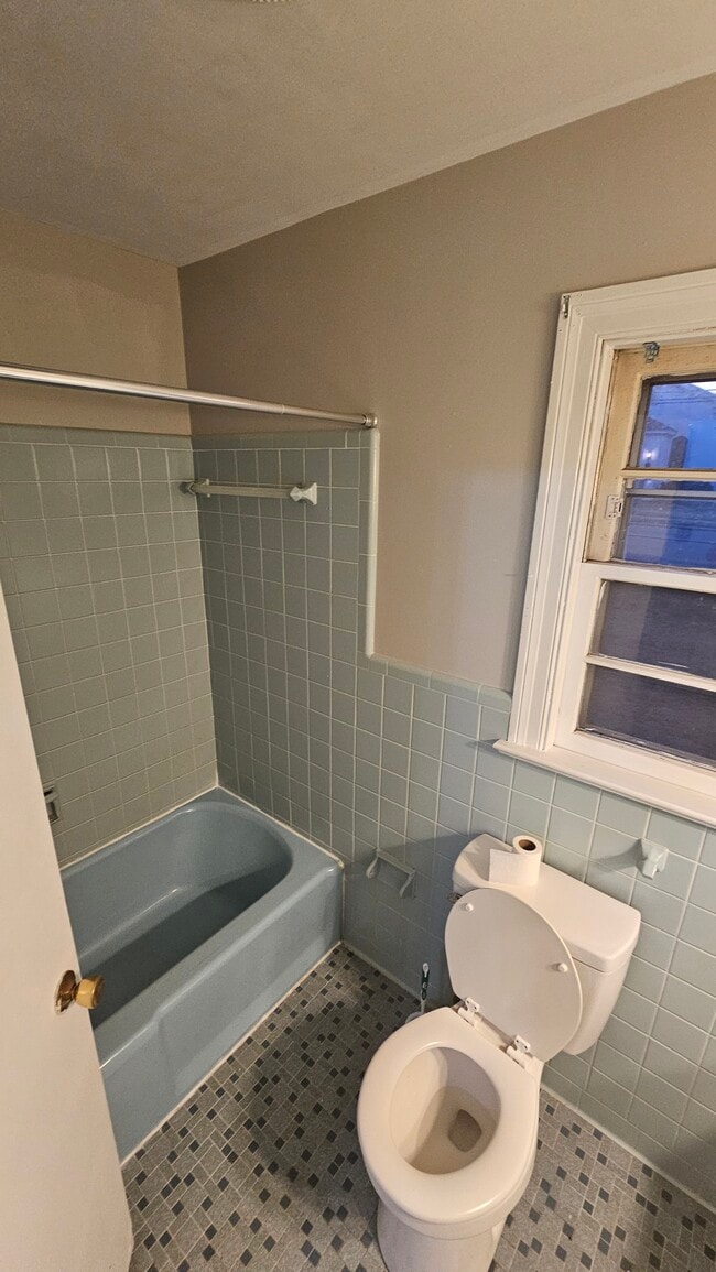 Photo - 202 N Caswell St