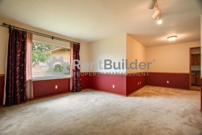 Photo - 7617 Union St NE