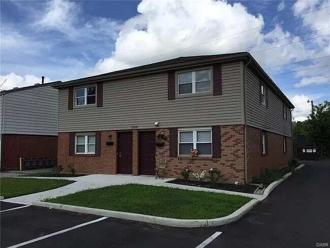 Building Photo - 1338 St Adalbert Ave Unit 2