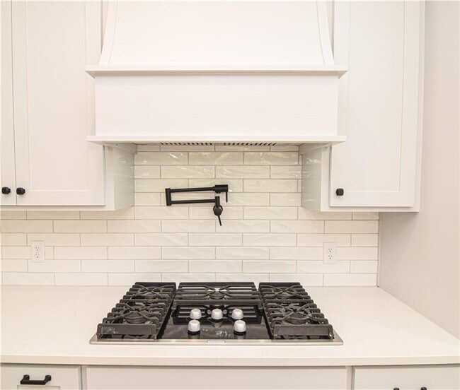 Photo - 13734 Canal St