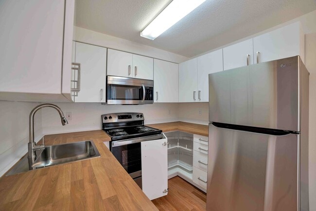 Vista Residence - Vista Residence Townhome