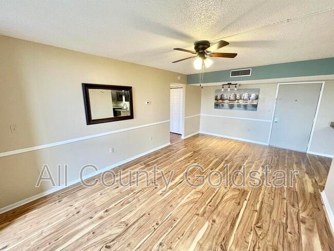 Photo - 21405 Olean Blvd