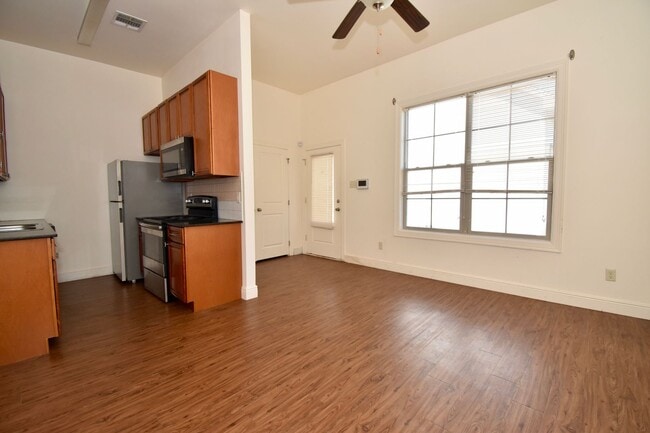 Photo - Pine Grove Apartments Unit 923 S. Barnett Springs St.