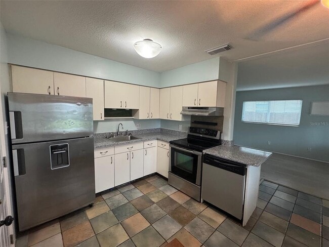 Photo - 870 50th Ave N