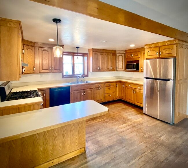 Photo - 3074 Upper Main St