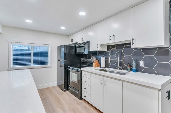 Photo - 697 S 1000 W St