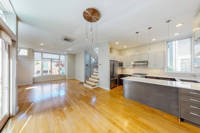 Photo - 140 Banks St Unit 140