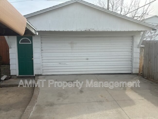 Photo - 2404 Wisconsin St SW