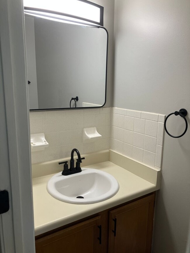 Photo - 2 Bedroom and 1.5 Bath Townhome - Troy, Ohio! Unit 1200-D Bunker Hill