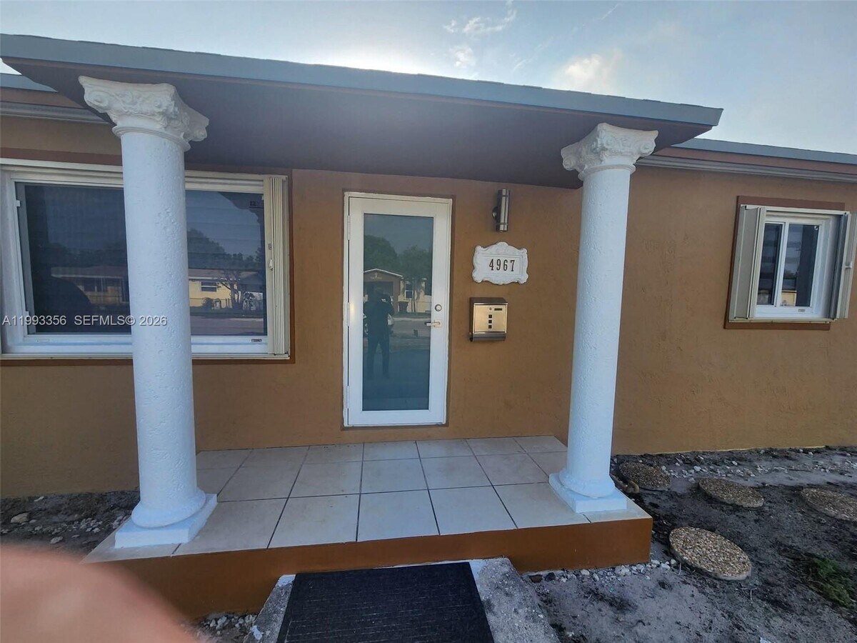 Photo - 4967 E 8th Ct Unit 1