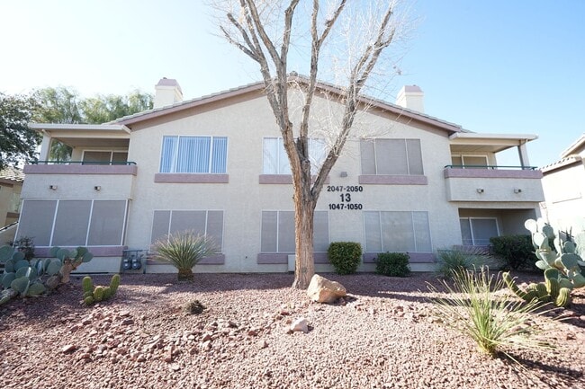 Building Photo - SHOWINGS AVAILABLE NOW Unit 2049