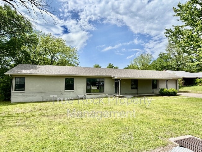 Building Photo - 1827 S Broadway Blvd