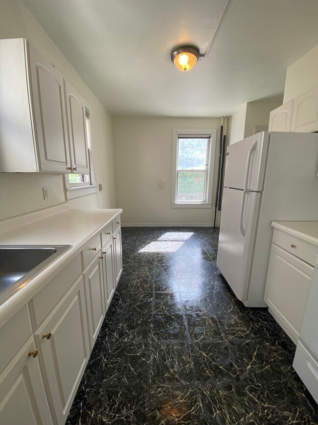 Building Photo - 24 N Butler St Unit #2