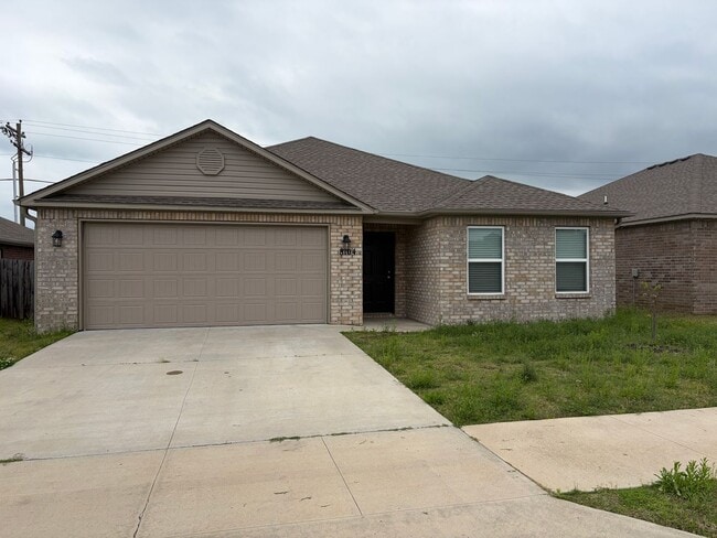 Building Photo - 3 bedroom 2 1/2 bath house with 2 car garage.