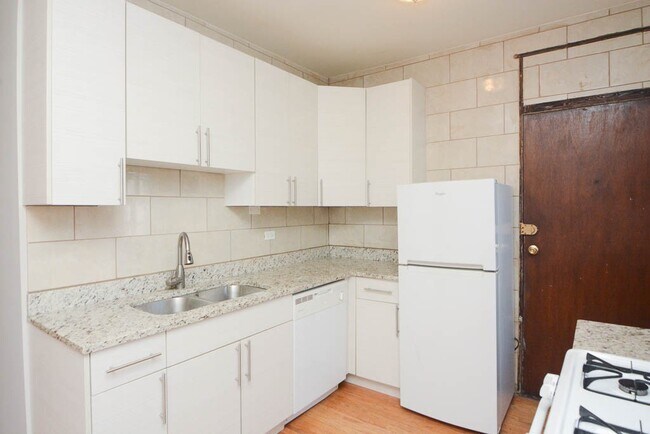 Photo - 4232 N Paulina St Unit J06W