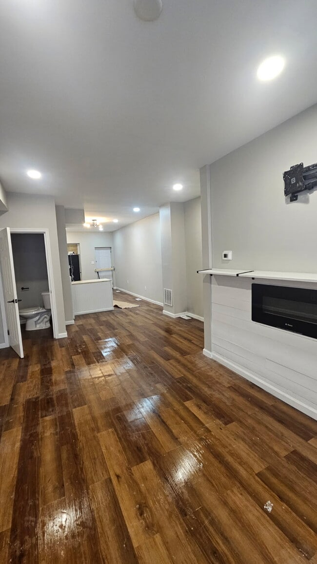 Photo - 1728 Spence St