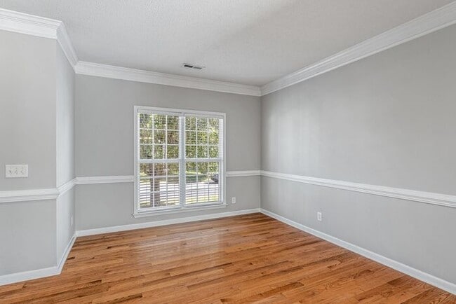 W. Wendover, Beautiful Home, Granite Counter-Tops, SS Appliances, Hardwoods, FP, Deck, Fenced, Ga...