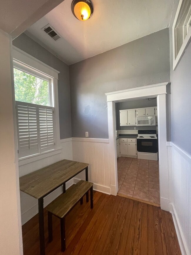 Photo - 3 Bedroom 2 Bathroom Baldwin Park upstairs unit 1 off street parking Unit 418 E. 40th Street