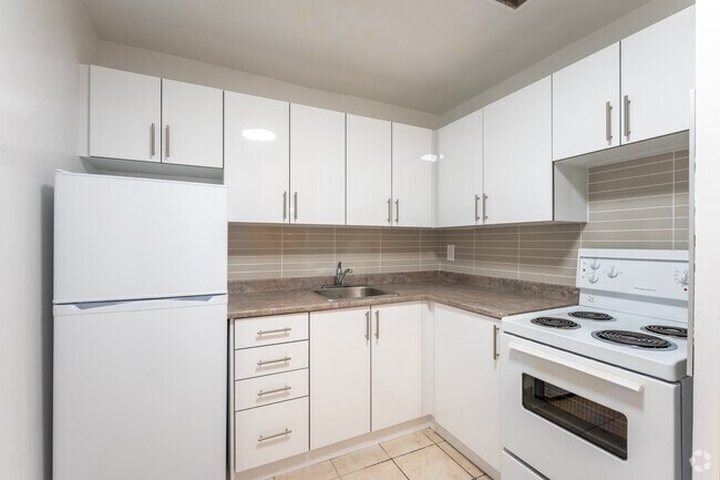 Building Photo - Sandalwood Manor