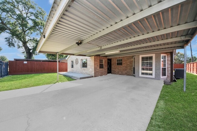 602 Fostoria Ln